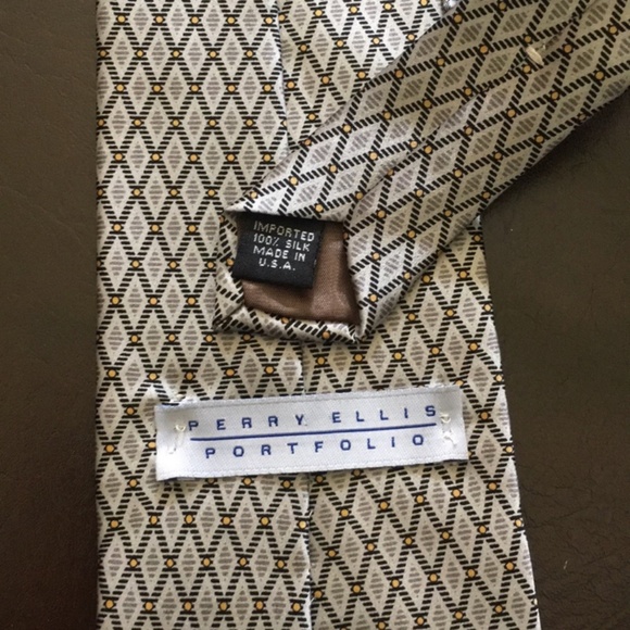 Perry Ellis Portfolio 100% silk tie - Picture 3 of 3